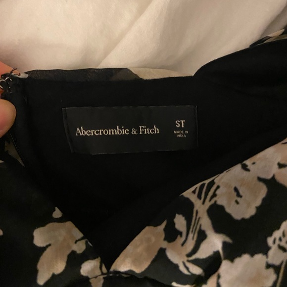 Abercrombie black and white floral dress small tall - Picture 6 of 6